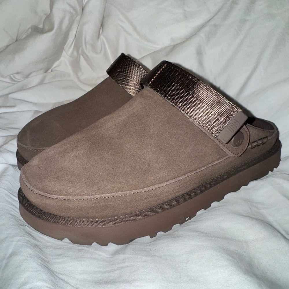UGG Goldenstar Clog Brown